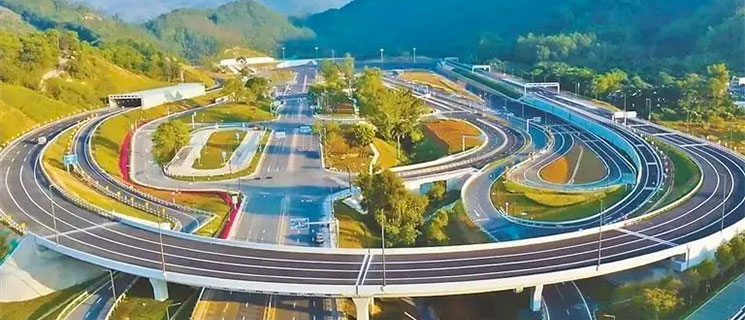 多地提速“车路云一体化”建设；比亚迪智驾系统将下放至15万以内车型